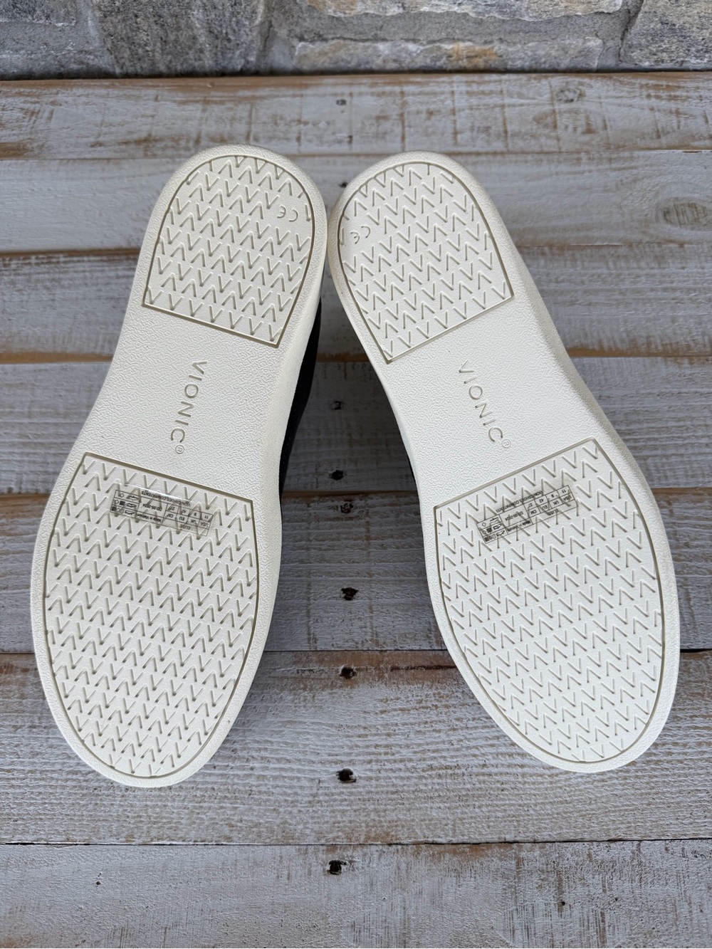 Vionic Elise Women’s Black Low-Top casual comfort Sneakers with White Sole-NWT - Picture 6 of 8
